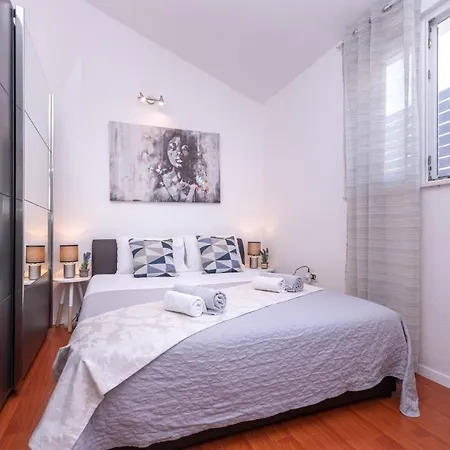 Апартаменты Private House With Garden Near The Bacvice - Ksenia
