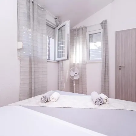 Private House With Garden Near The Bacvice Beach - Ksenia Apartment